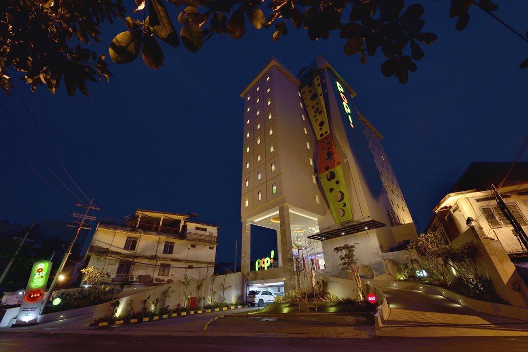 Pop! Hotel Stasiun Kota Σουραμπάγια Εξωτερικό φωτογραφία